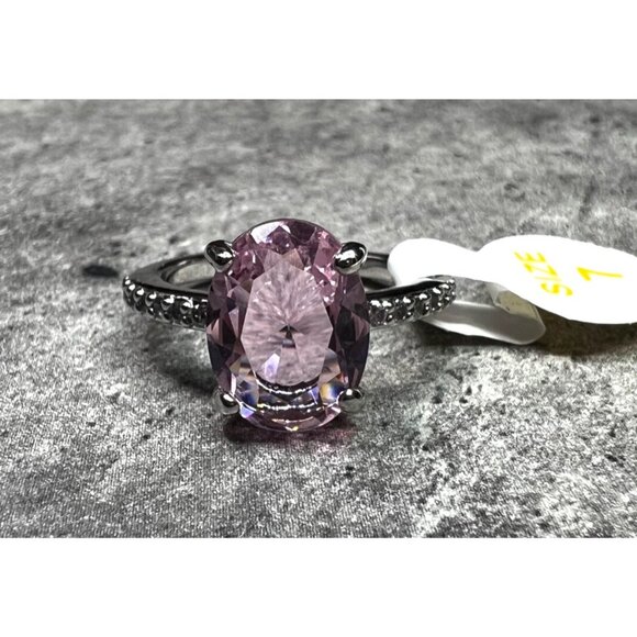 Ring Bomb Party Ring, NWOT, size 7, pink stone silver color band - Picture 7 of 7